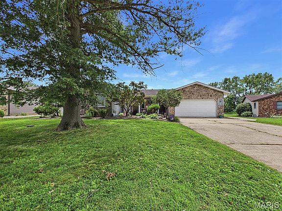 3rd image of 112 Woods Mill Dr