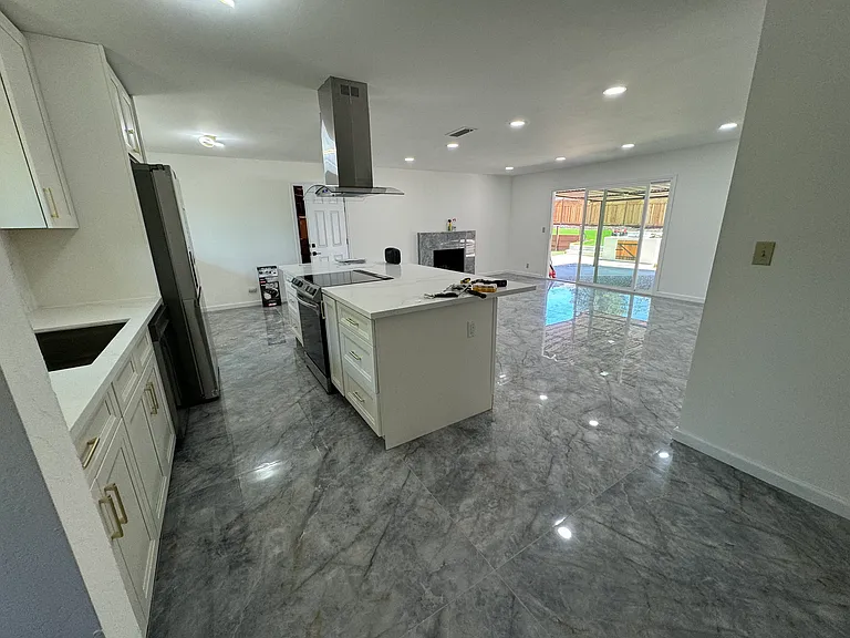 5233 La Corte Bonita — Photo 9