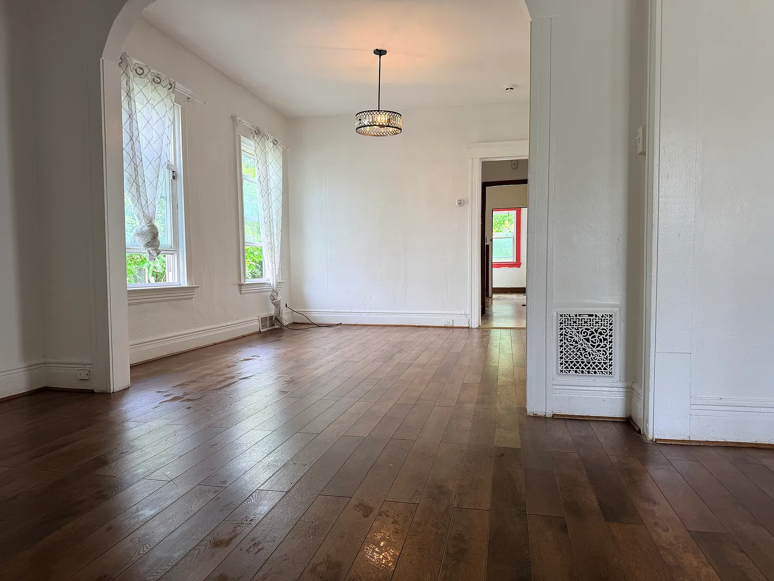 3 bed, $1,100 — Photo 1