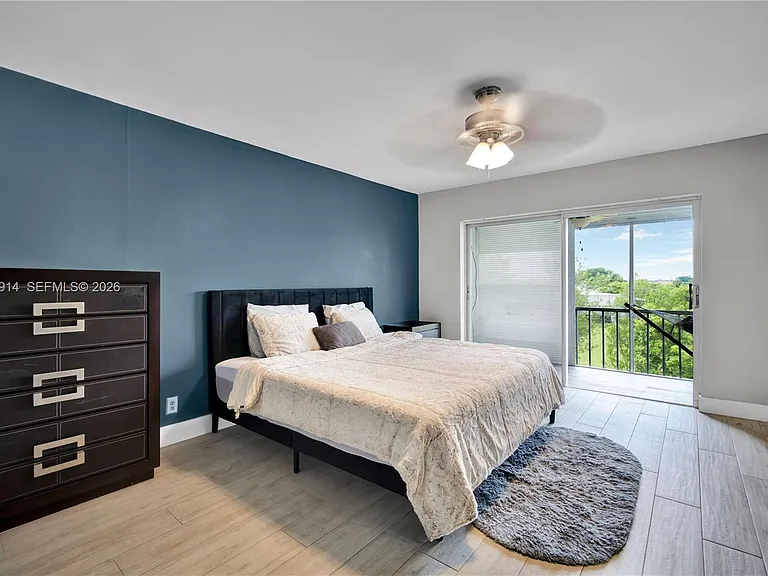 950 Hillcrest Dr #414 — Photo 15