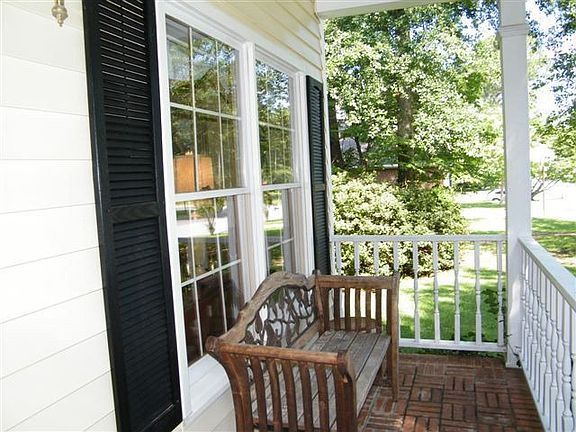 3rd image of 388 Woodbridge Dr