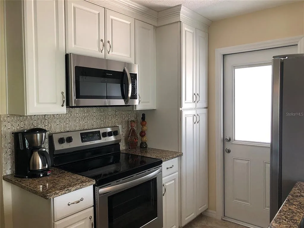 2 bed, 1.0 bath, 765 sqft, $2,000 — Photo 3