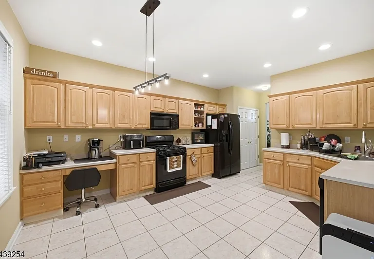 75 Spring Hill Cir — Photo 8