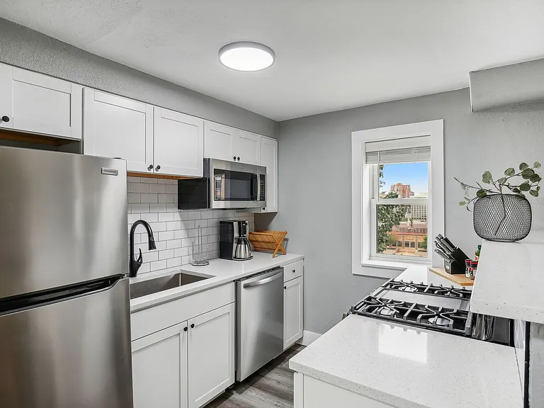 Broadway 46 Apartments — Photo 49
