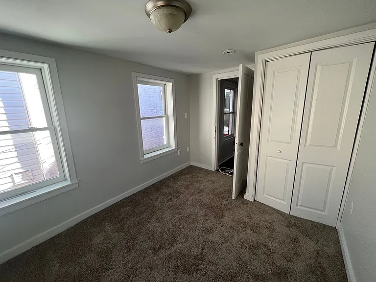 2104 Bank St — Photo 12