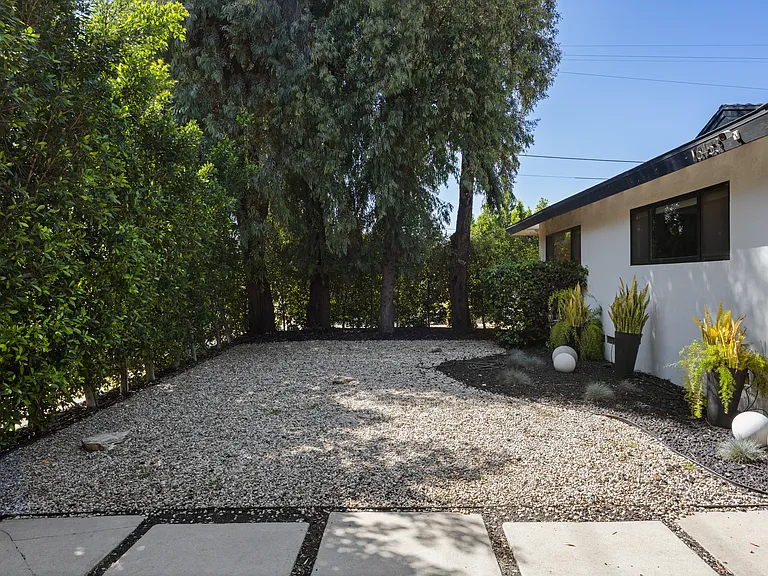 16453 Lassen St — Photo 40