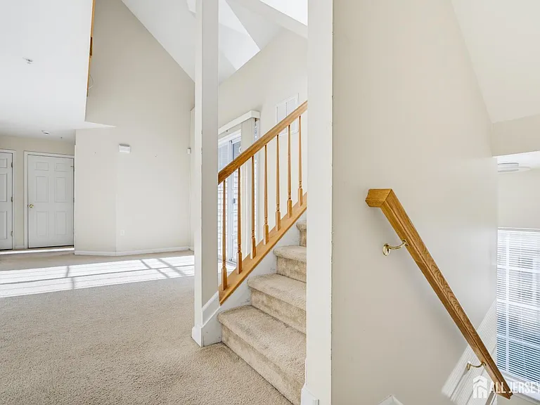 1054 Morning Glory Dr — Photo 15
