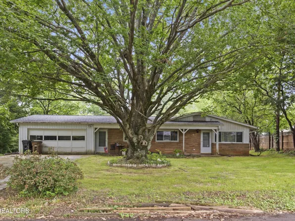 205 Newcastle Rd, Knoxville, TN 37909