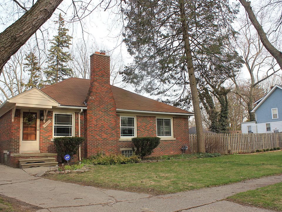 Mature trees, shaded lot