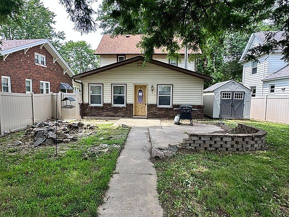 3rd image of 410 Broadway Ave