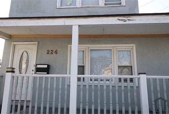 1st image of 224 S 11th Ave Floor 1