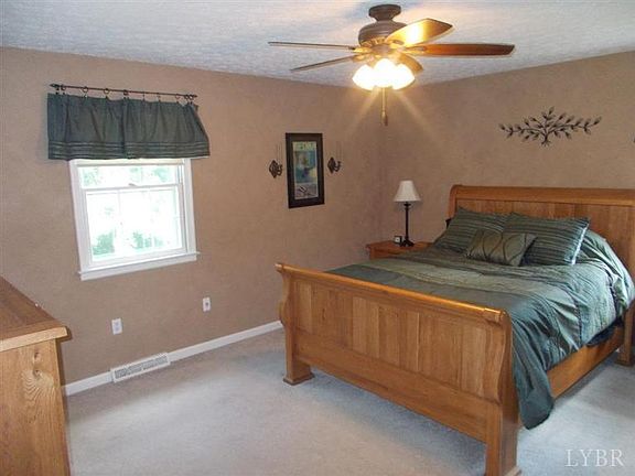 4th image of 29 Bradford Ln