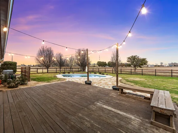 405 Leaning Tree Rd, Krum, TX 76249