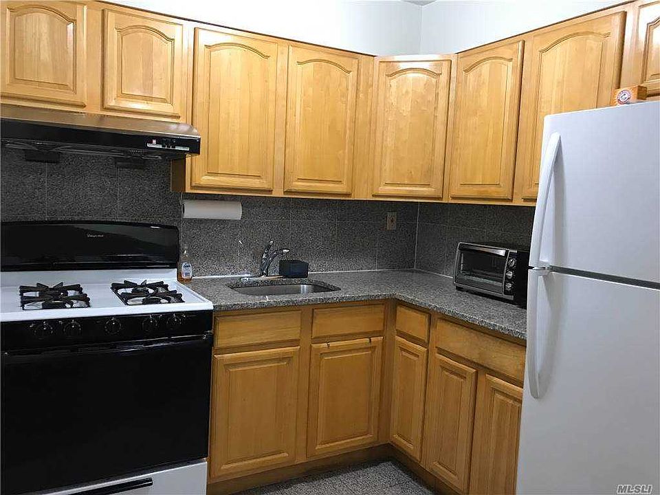 1st image of 35-06 Leavitt St Unit 4I