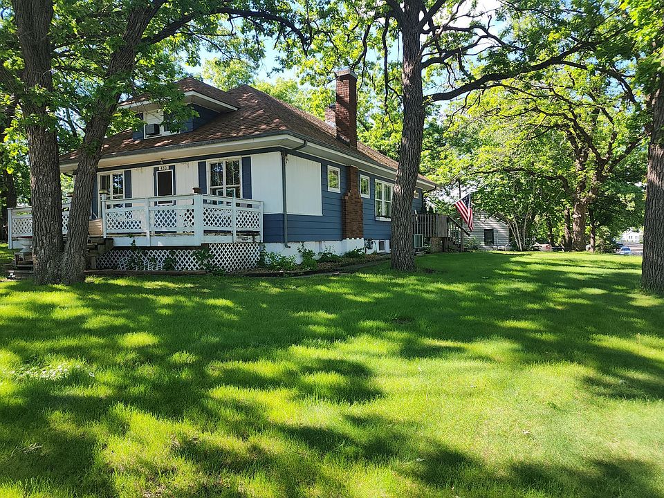 1st image of 450 Willow St E