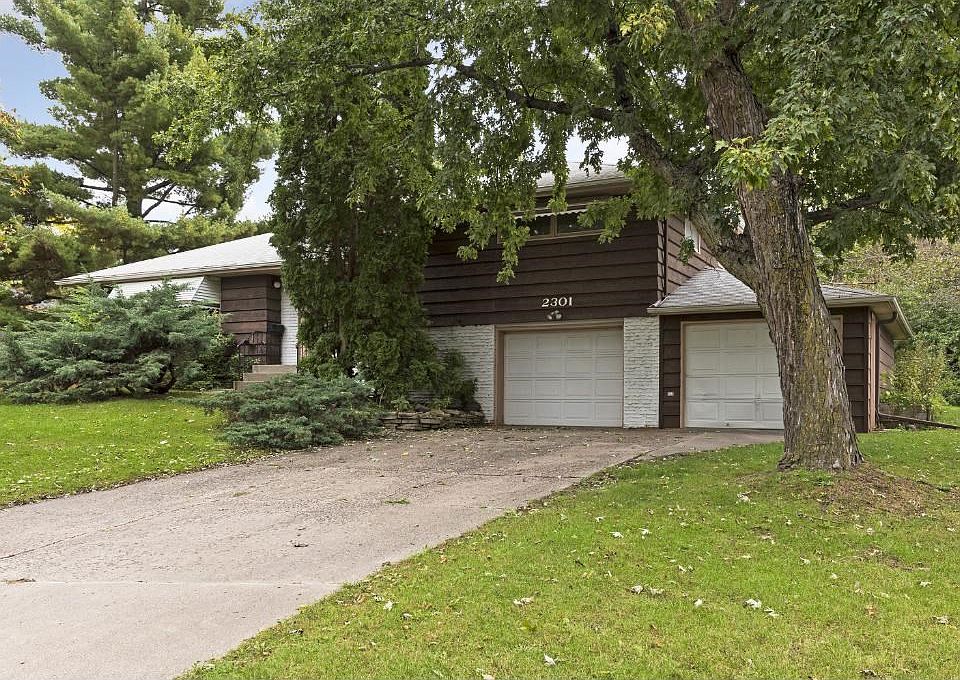 Four level with partial tuck-under garage