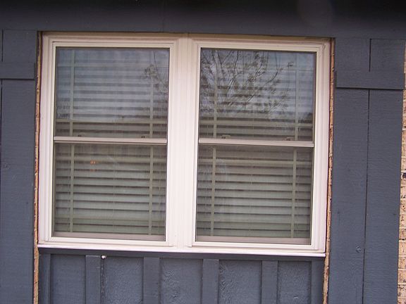 Vinyl replacement windows 