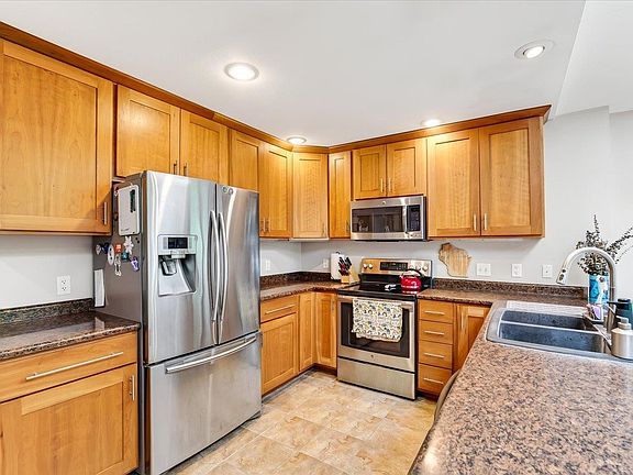 5th image of 522 Charles Ln