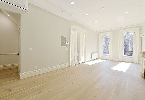 3rd image of 13 Brevoort Pl APT 1