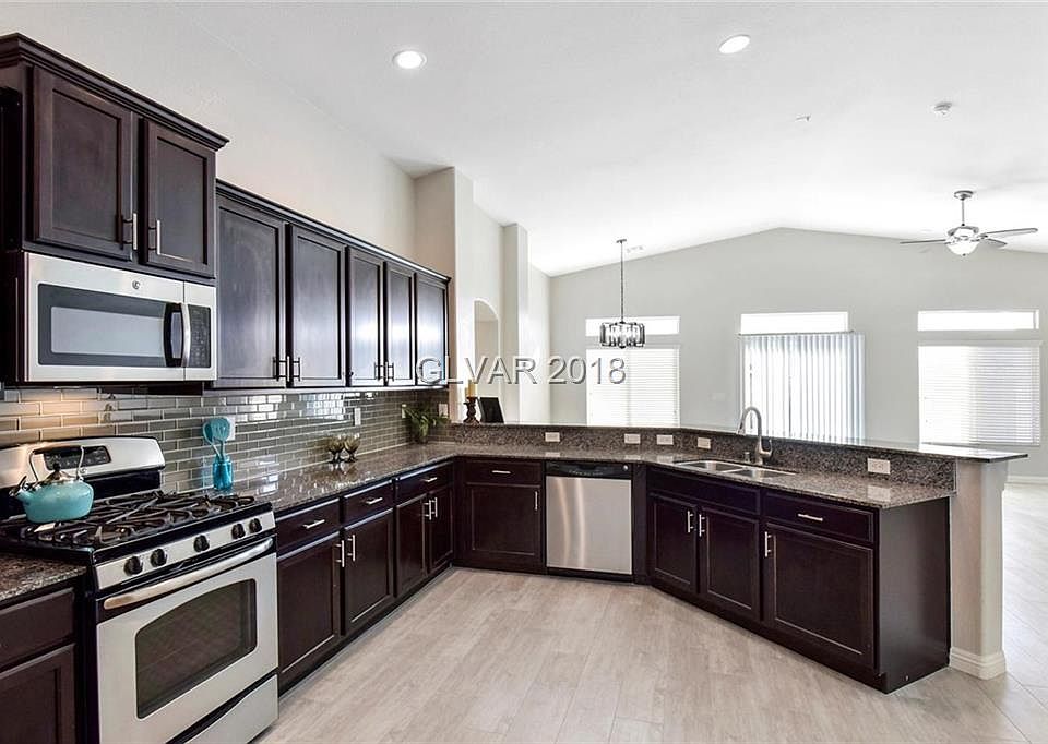 1st image of 213 Fox Crossing Ave