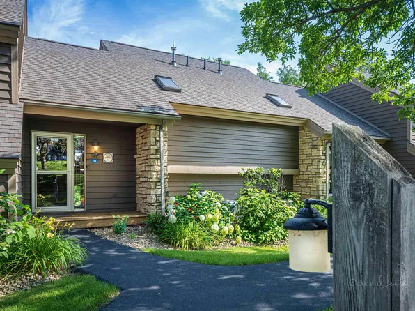 106 E Point Dr, Galena, IL 61036