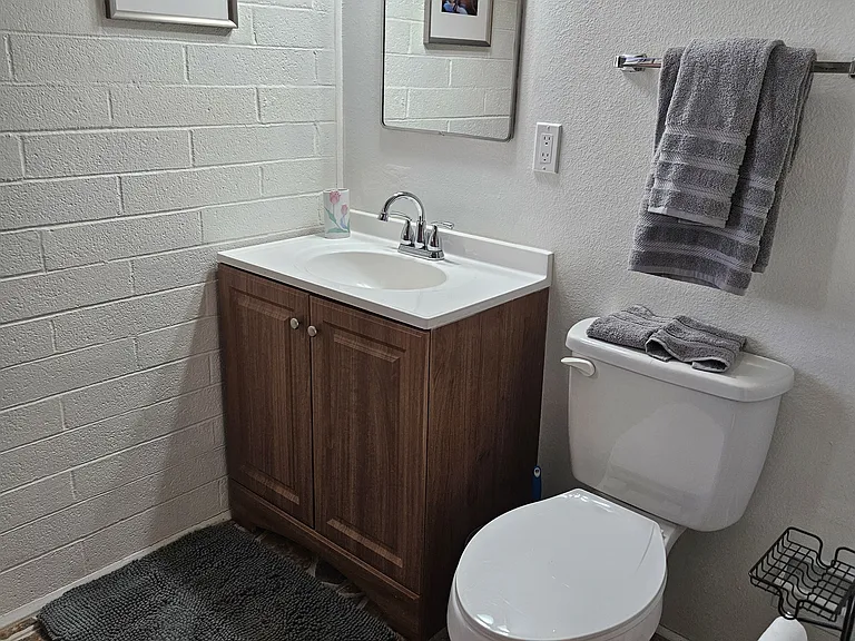 387 S Paseo Quinta #C — Photo 10