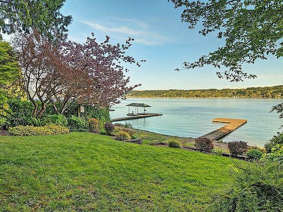 2nd image of 1436 W Lake Sammamish Pkwy SE
