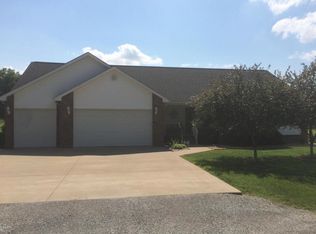 12159 Songbird Rd, Marion, IL 62959