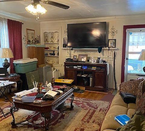2nd image of 1029 Hill Street
