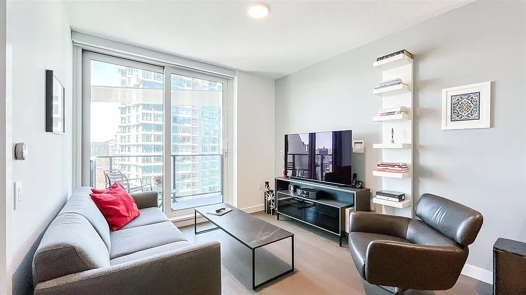 2 bed, 725 sqft, $3,750 — Photo 3