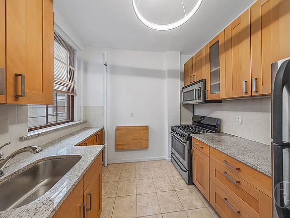 5th image of 3115 Broadway APT 61