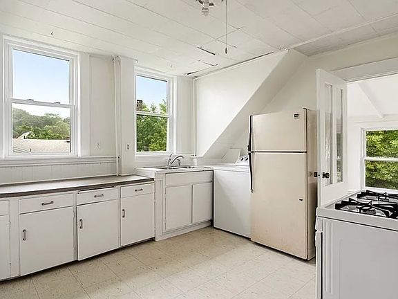Kitchen (updated countertop in next photo)
