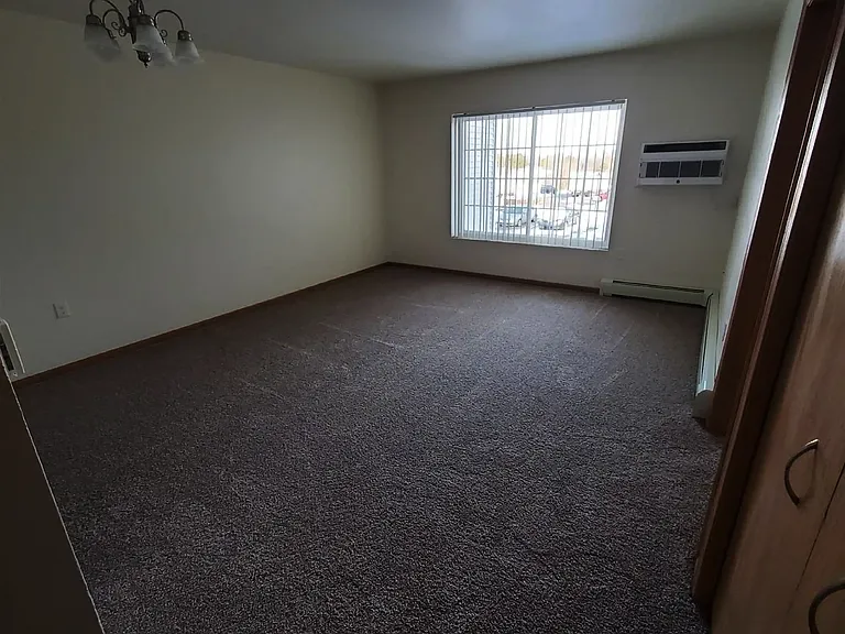 1401 & 1501 Crestview Dr #1401 — Photo 8