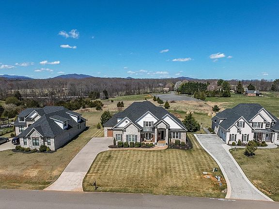 2nd image of 1452 Lake Manor Dr