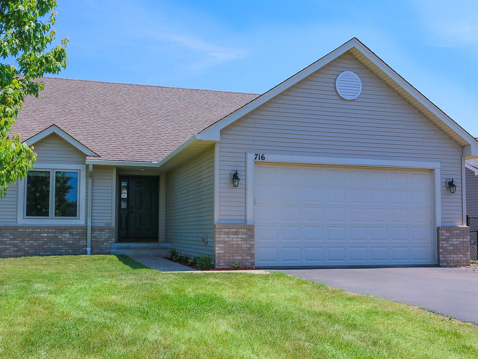1st image of 716 Isanti Pkwy NW