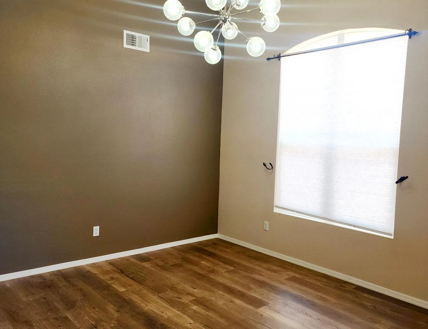 4 bed, 3.5 bath, 2022 sqft, $2,550 — Photo 2