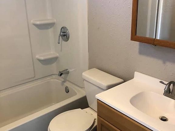 5th image of 4016 Sandy Street NE