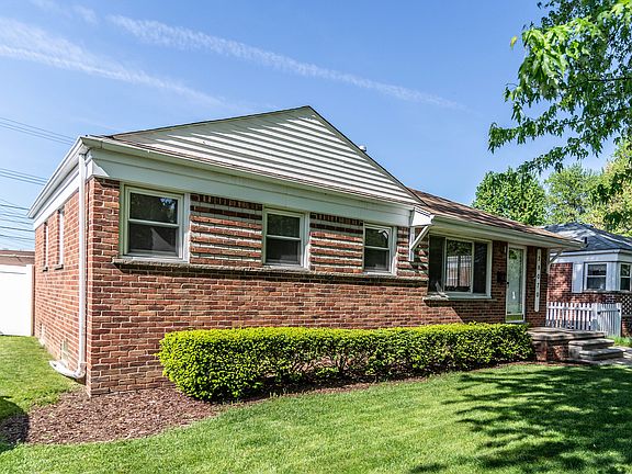 3rd image of 28070 N Clements Cir