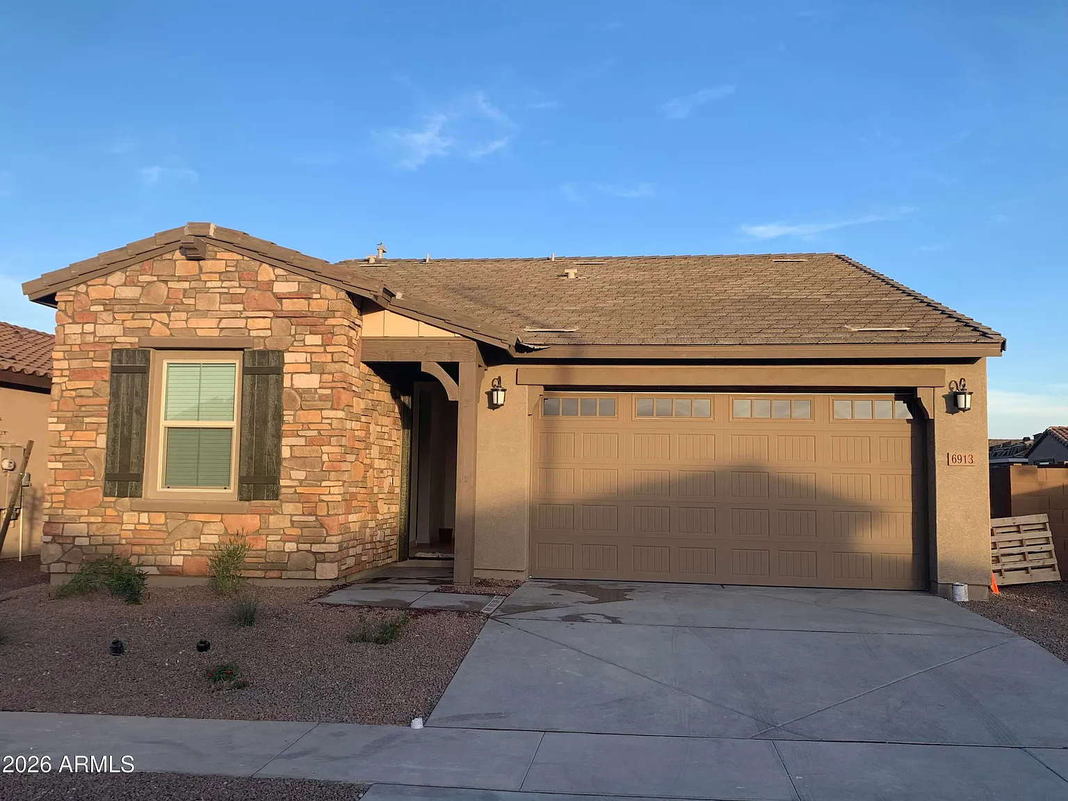 4 bed, 1946 sqft, $2,800 — Photo 1