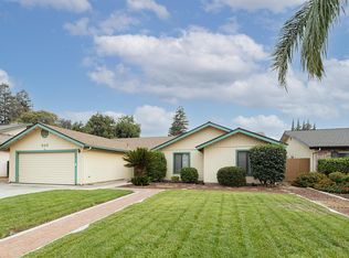 945 W Ashland Ave, Visalia, CA 93277