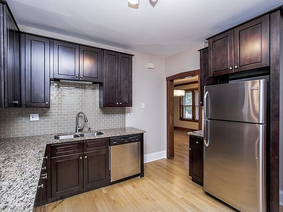5th image of 2219 W Byron St #1W
