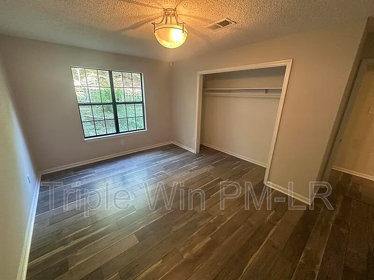 5900 Foxboro Dr — Photo 10