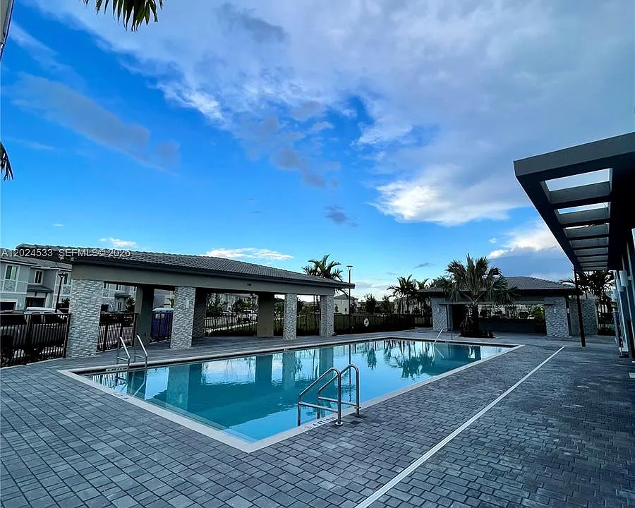 708 SE 13th Ct