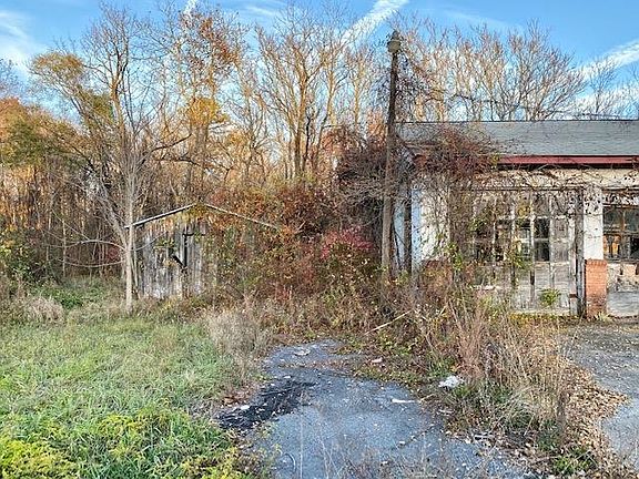 5th image of 1612 Howardsville Tpke
