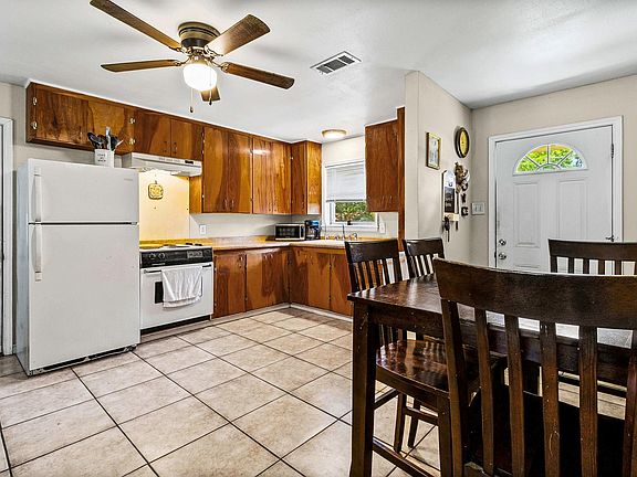 4th image of 235 Crestway St