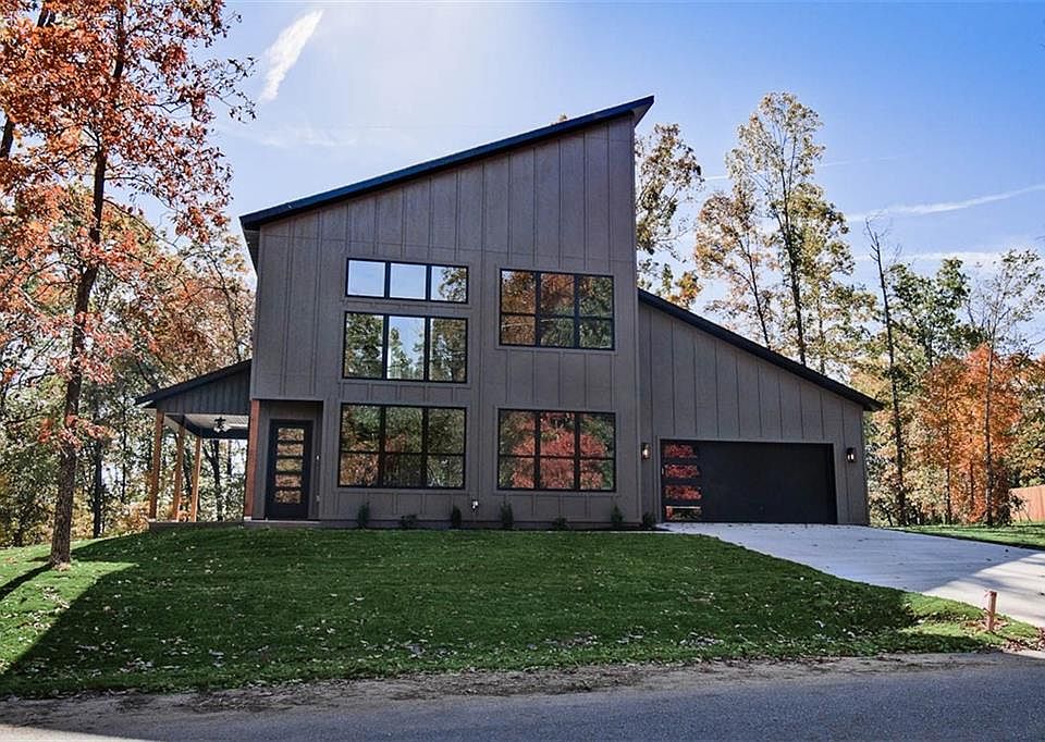 1st image of 28 Bedford Ln