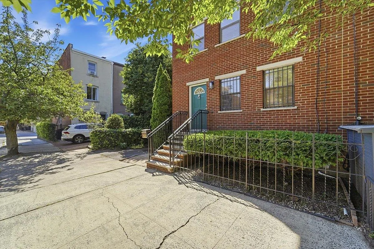 3 bed, 2.5 bath, 1400 sqft, $7,500 — Photo 4