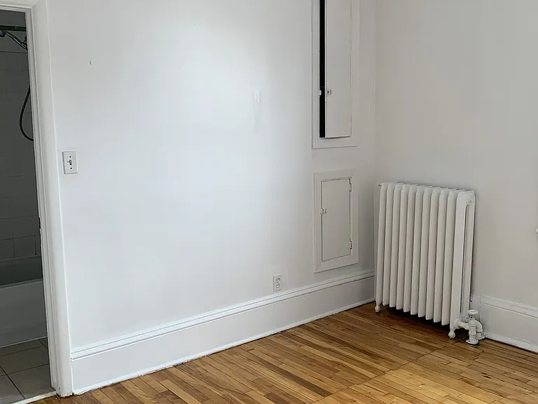 362 Friel St — Photo 15
