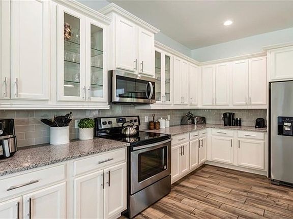 3rd image of 118 Bermuda RD