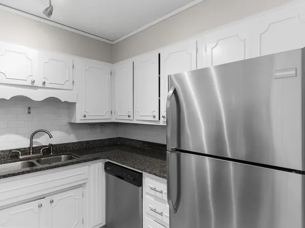 Donegal Place, 2964 Rhodes Cir #1, Birmingham, AL 35205